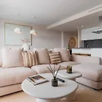 Pure Oasis - Luxury Penthouse