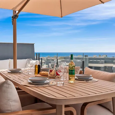 アパート Pure Oasis - Luxury Penthouse エステポナ