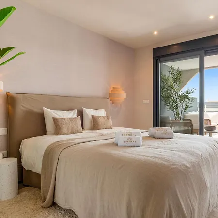 Pure Oasis - Luxury Penthouse アパート